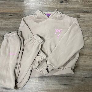 EDIKTED Beige Hoodie and Sweatpants Set with Pink Bow